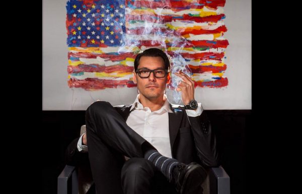 Un candidat au Congrès de l’Illinois fume un joint sur sa photo de campagne